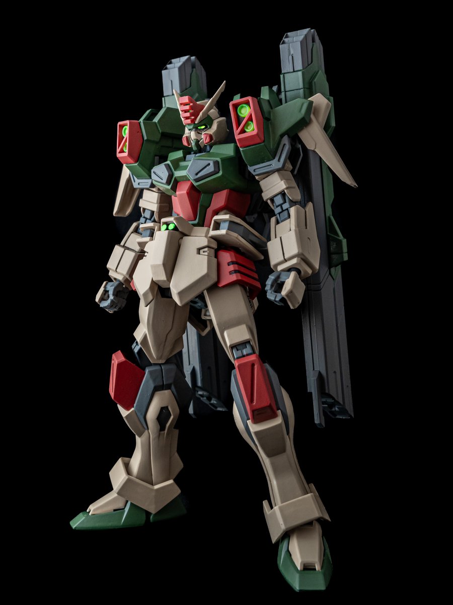 ten10kozo's tweet image. 完成した
1/144  HGライトニングバスターガンダム
筆塗り全塗装
こっちの写真の方が良かったかも💦