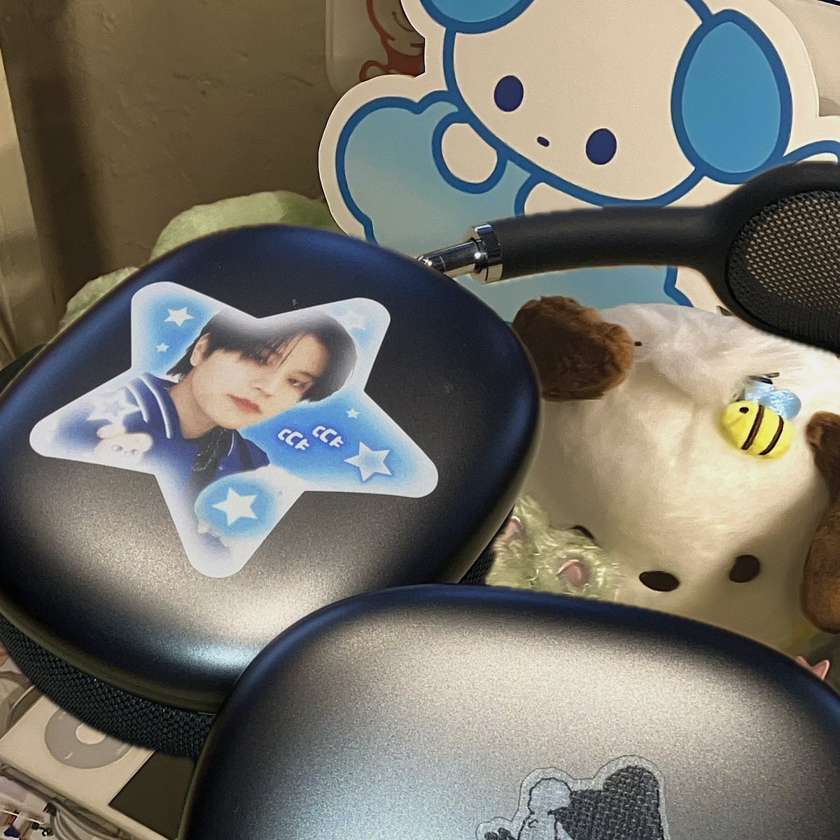 kimpumini's tweet photo. 젤커욥거..포스터랑 디피들도 다 승.밭이어서 넘 좋앗어요.. 너무너무귀여워서 특전으로 온몸을 꾸몃습니다… 🤍🪛 #마이미니펫_다이어리 https://t.co/ZcZDw3KsEF