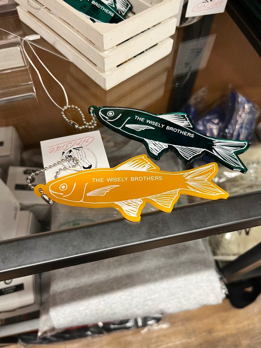 WiselyBrothers's tweet photo. 👤POP UP SHOP info👤

・Hand Print Tote Bag
brown / deep green

魚、お花、ワイン、よく見るとドラムスティックも入っている？2色のハンドプリント🍂魚も付けて買い物へ🐟

9/13〜9/29sunまで
diskunion吉祥寺の@DGirlside にて開催中のon the eve marketにて販売中🚩 https://t.co/HINlOgyz5Z