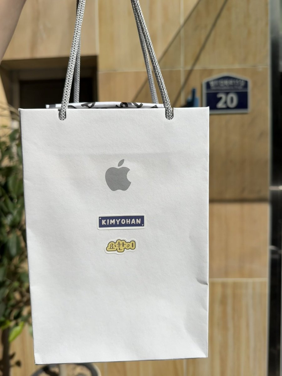 𝐢𝐏𝐡𝐨𝐧𝐞 𝐒𝐔𝐏𝐏𝐎𝐑𝐓
FOR YOHAN

iPhone 16  512GB  울트라 마린

요한이를 위한 아이폰 서포트 전달 완료 했습니다💜

언제 어디서나 사랑받는
소중한 요한이에게
좋은 선물이 되기를 바랍니다🫰🏻

#김요한 #요한 #yohan #KIMYOHAN #ヨハン #キムヨハン 
 <a href="/WEi__Official/">위아이(WEi)_OFFICIAL</a>