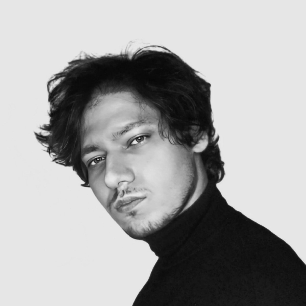 PopCrave's tweet image. Mo Elmasri, the man who claimed to be Janet Jackson’s manager to apologize on her behalf, says he was “fired” by the singer:

“I was fired by Janet and Randy, after attempts to improve her image in front of public opinion and her fans, and this is something I do not deserve.”