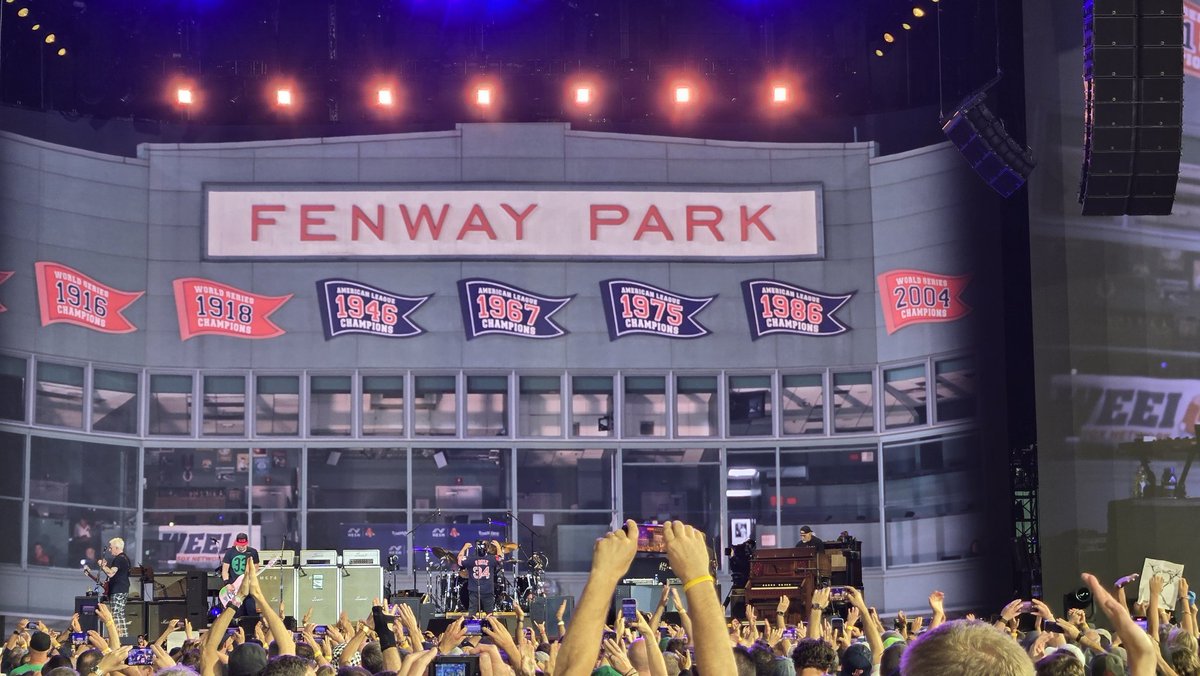 RonJone01119294's tweet photo. @eddievedder_ More Iconic Ball Park?

Wrigley or Fenway?  Both shows were awesome! https://t.co/XXRdMJp1NB