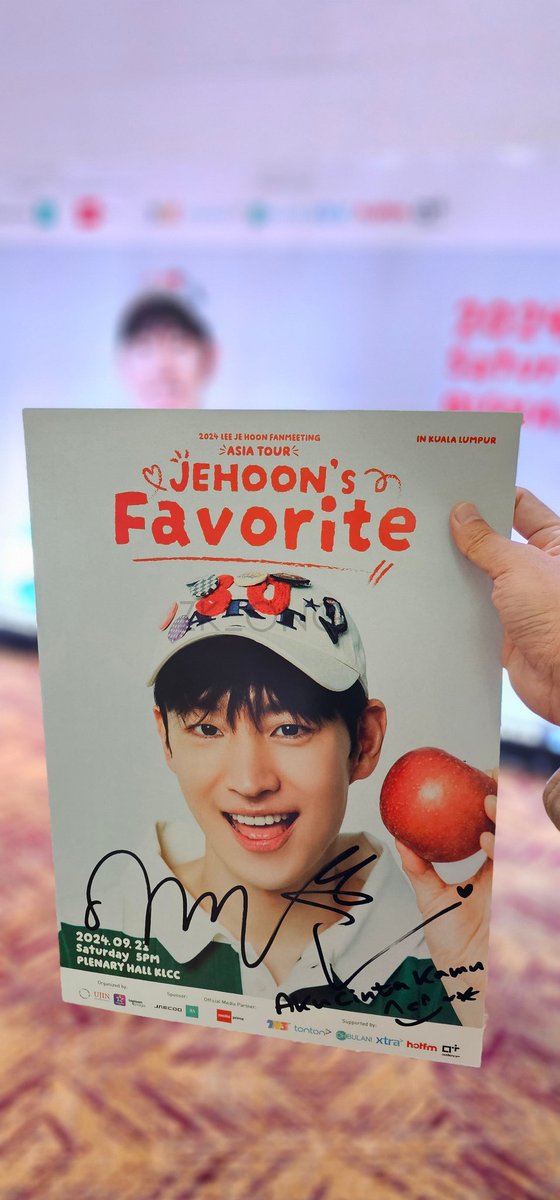 zKeong's tweet photo. I still can't believe this happen to me 🤯 so lucky been chosen by Je Hoon as one of the lucky winner (the only fanboy been chosen) 🍀🤪
This could be the best day of my entire life ever 🥰

#이제훈 #LEEJEHOON
#2024LEEJEHOON_AsiaTour #JehoonsFavorite #JehoonsFavorite_KUALALUMPUR https://t.co/QIQ9tdIw74