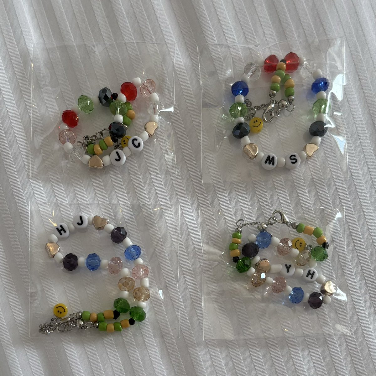 hy__n08's tweet photo. THE BOYZ WORLD TOUR: ZENERATION II IN JAPAN ドボイズ グッズ ブレスレット  交換

【 譲 】 ジェイコブ ヒョンジェ ヨンフン ソヌ

【 求 】 ニュー

本日、城ホール手渡しで交換可能な方📧
お心当たりのある方はお気軽にお声掛けください🙏🏻 https://t.co/BJNpyzJNPU