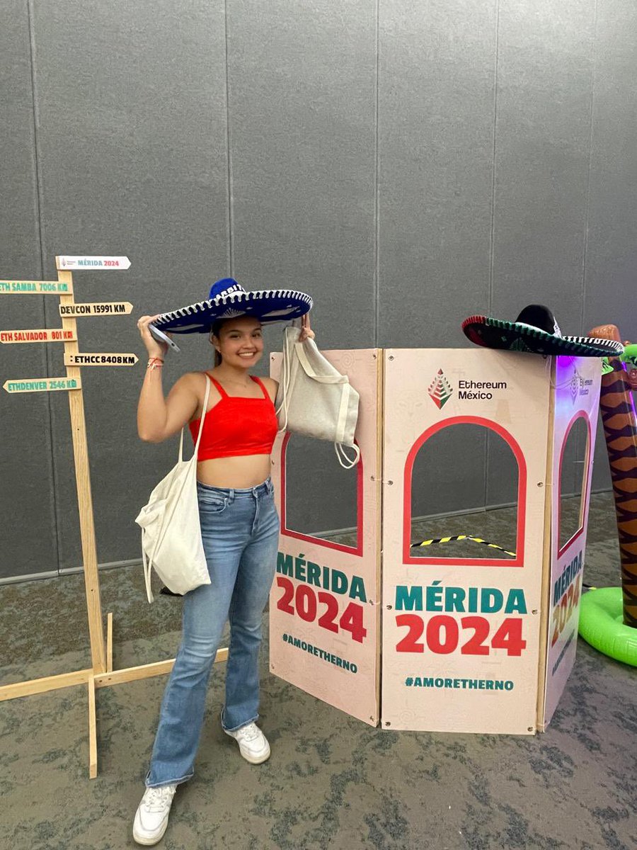 FridaChvez14's tweet photo. ¡Mi experiencia en #ETHMexico2024! 🇲🇽 

Pimpo impulsando la adopción de cripto 💸 #Arbitrum mejora #Ethereum 🚀 y las mujeres brillan en #Web3 💪 Además, @VitalikButerin habló sobre cripto y #IA 🤯

Gracias @ethereum_mexico @EF_ESP @TalentProtocol por esta oportunidad 🫶🏼 https://t.co/LVyEQw2AdK