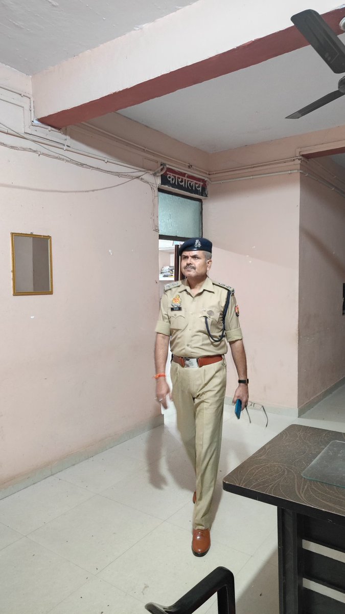 bastipolice's tweet photo. #BastiPolice अपर पुलिस अधीक्षक बस्ती द्वारा थाना हरैया का औचक निरीक्षण कर उपस्थित समस्त पुलिस अधिकारी/ कर्मचारीगण को आवश्यक दिशा निर्देश दिया गया । https://t.co/D5z82bEgfW