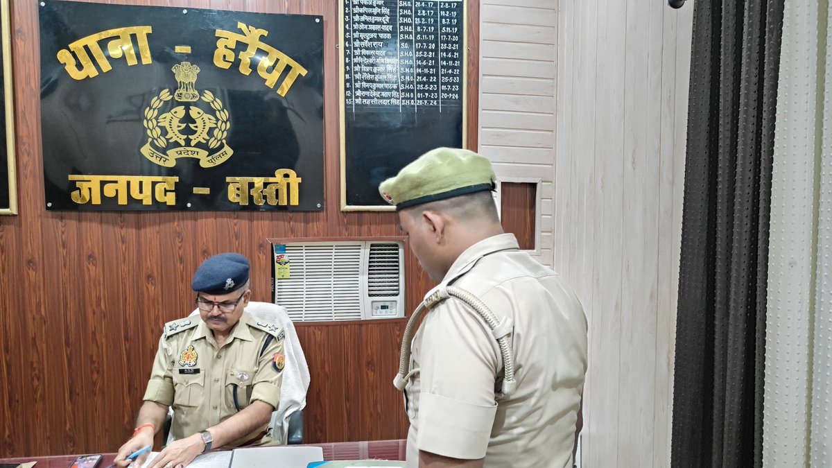 bastipolice's tweet photo. #BastiPolice अपर पुलिस अधीक्षक बस्ती द्वारा थाना हरैया का औचक निरीक्षण कर उपस्थित समस्त पुलिस अधिकारी/ कर्मचारीगण को आवश्यक दिशा निर्देश दिया गया । https://t.co/D5z82bEgfW