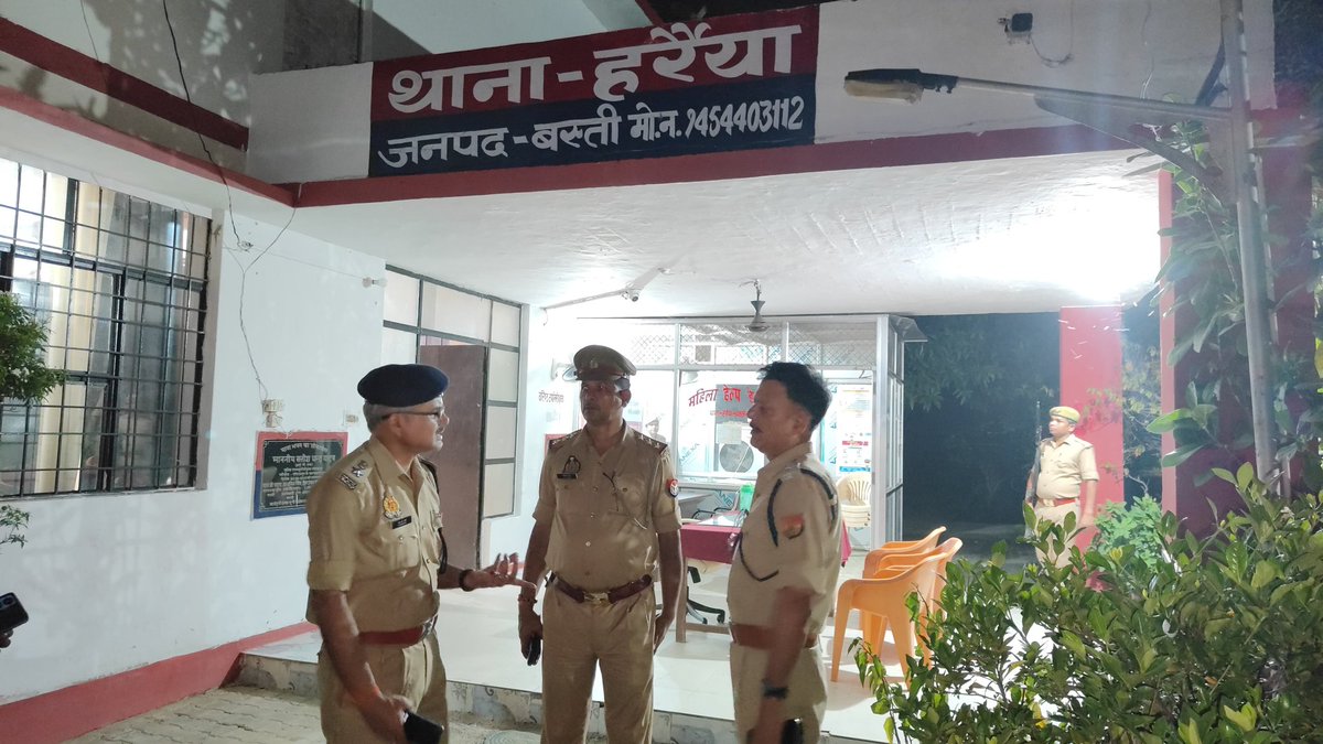 bastipolice's tweet photo. #BastiPolice अपर पुलिस अधीक्षक बस्ती द्वारा थाना हरैया का औचक निरीक्षण कर उपस्थित समस्त पुलिस अधिकारी/ कर्मचारीगण को आवश्यक दिशा निर्देश दिया गया । https://t.co/D5z82bEgfW