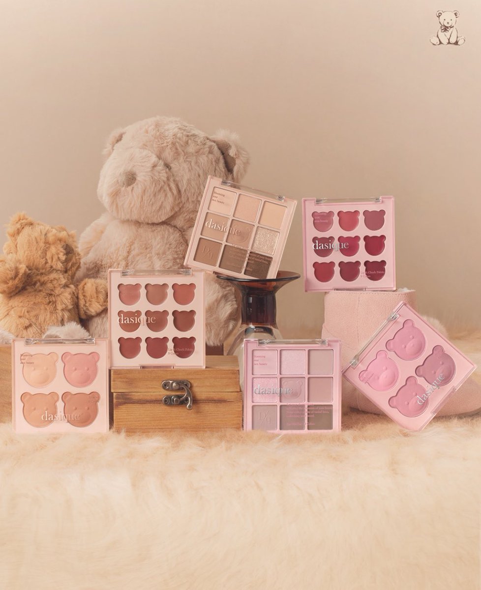MimiBeauty__'s tweet photo. 大ニュース！！
dasiqueの新作は可愛すぎる“マイベアコレクション”🧸♡
クマのぬいぐるみみたいな温かくて柔らかなカラーも、クマの形になってるのも天才的に可愛い…！！🥹 https://t.co/014UhhX03Q