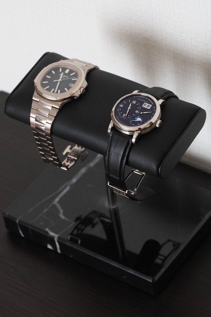 ppa324's tweet image. 長かった時計スタンド沼の旅にも終止符を打ちました笑

The Watch Stand（Wristonomy） は高級感あっておすすめです！

@chronotheory