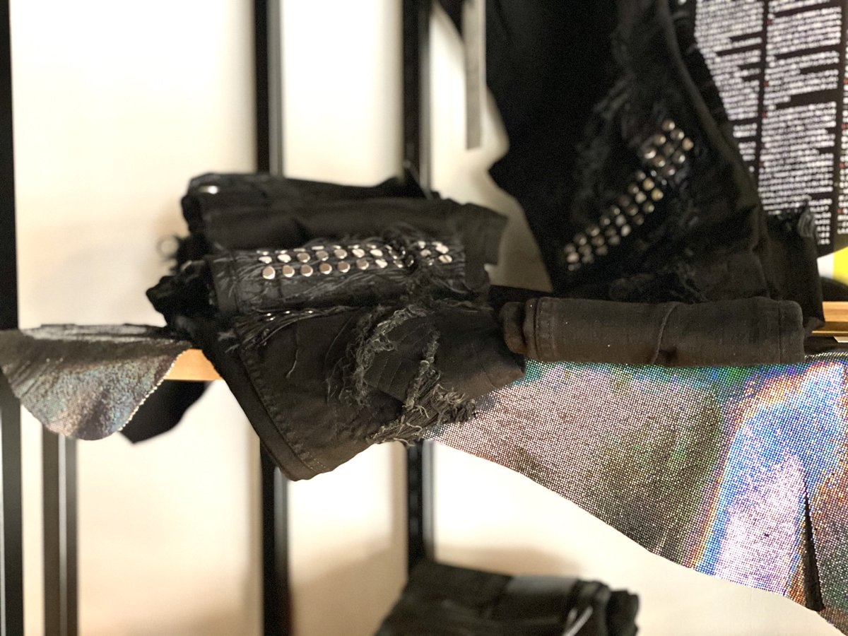 お誕生日おめでとう御座います🦅🔥
まさに還暦の概念が覆る様❗️

🔥ULTRA BIRTHDAY🔥

fagassent-shop.jp/c/item/pants/3…

#稲葉浩志 様
#稲葉さん
#還暦
#Bz36周年 
#bz誕生祭2024 
#bz 
#fagassent
#ファガッセン