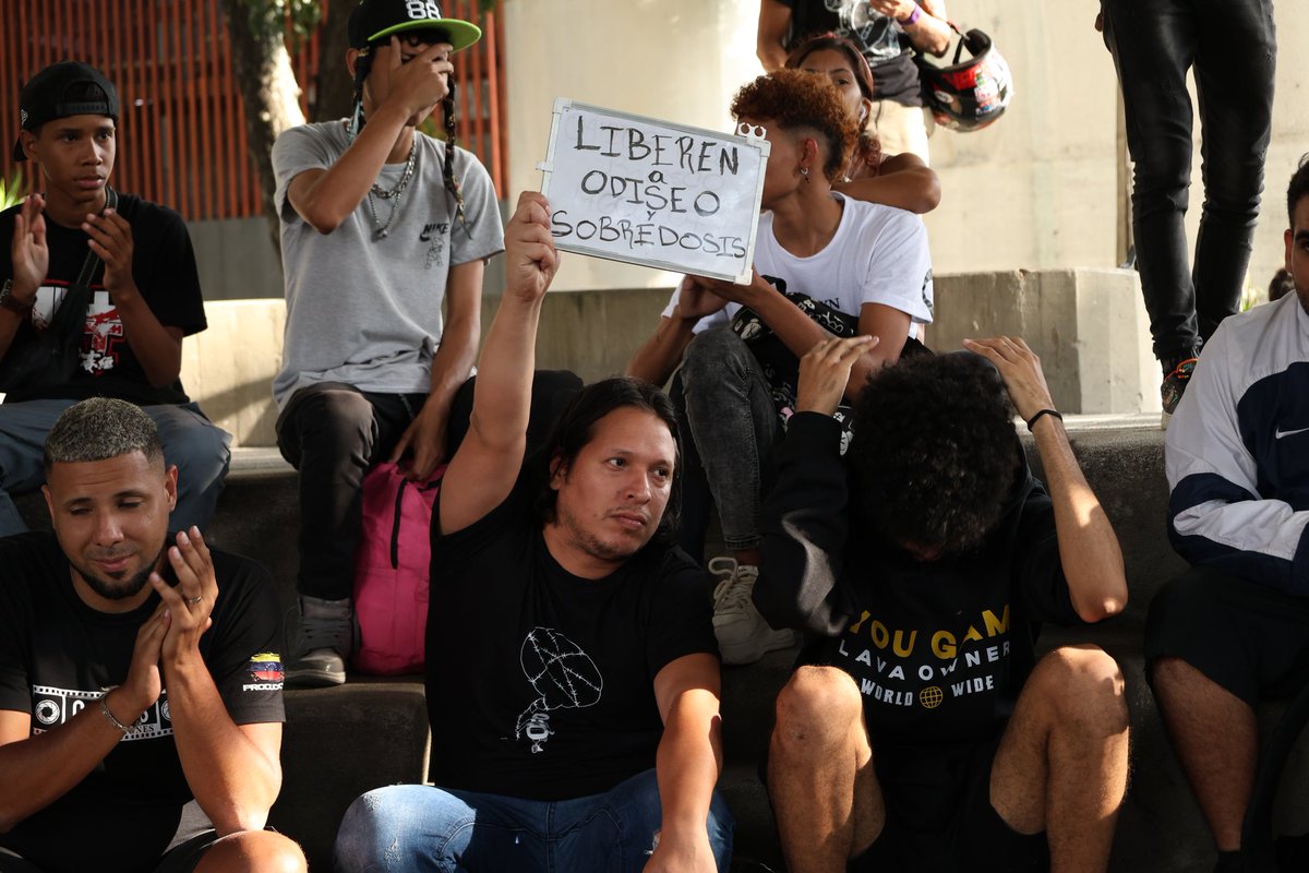 akaLuisSerrano's tweet image. Hoy fui jurado en Rap Sin Groserías. 

Tenemos dos competidores (Odiseo y Sobredosis) que están presos injustamente desde el 30 de Julio. 

Para ellos y para todos los presos políticos exigimos libertad.