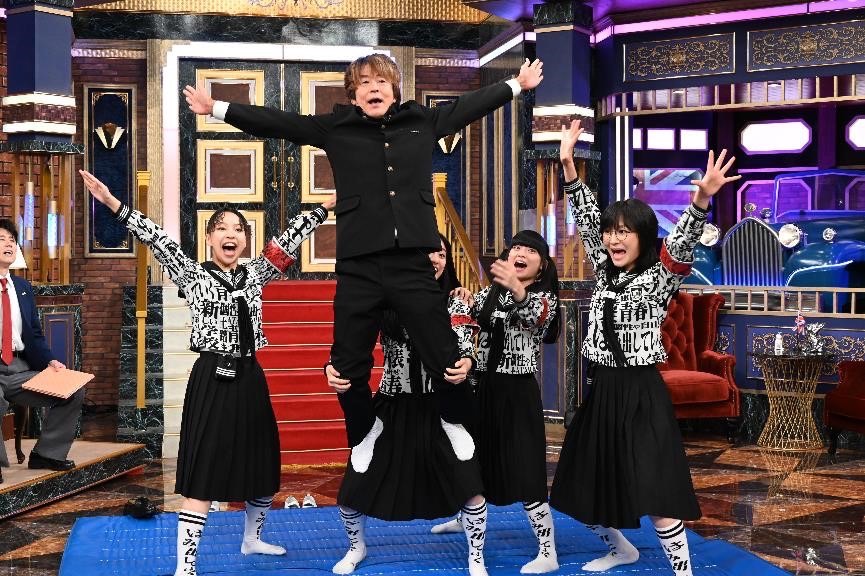 このあとよる9時からの
 #しゃべくり007 は
世界ツアー大成功✨✨✨
＃新しい学校のリーダーズ さん😁

世界で盛り上がるパフォーマンスとは⁉️

#SUZUKA さんのお笑い大好き父＆元モデル母とテレビ初共演🌈🌈🌈