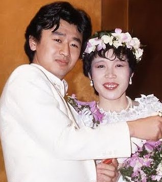 桑田佳祐&原由子夫妻、ファン2000人を招いての盛大な結婚式。当時の 桑田佳祐&原由子夫妻、ファン2000人を招いての盛大な結婚式。当時の