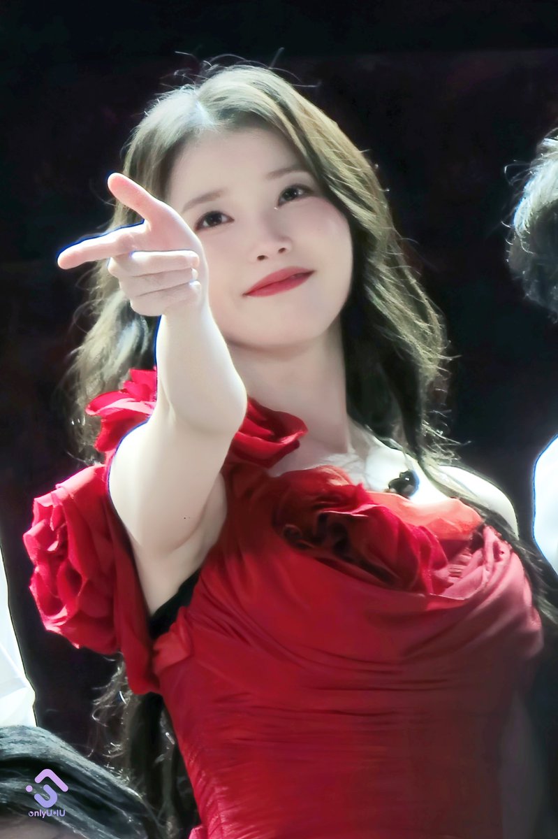 onlyIUcn's tweet photo. 2024 IU HEREH WORLD TOUR CONCERT ENCORE 

“希望大家在今天的演唱会上感受到的这种幸福感能持续一周、一个月甚至一年。希望这能成为大家期待IU下一场演唱会的动力，让你们在艰难的日子里也能振作起来。”
【by.2  Please indicate the reprint onlyU-IU】
#아이유 #IU 
#THE_WINNING #HEREH_ENCORE https://t.co/JQyaavTyTv