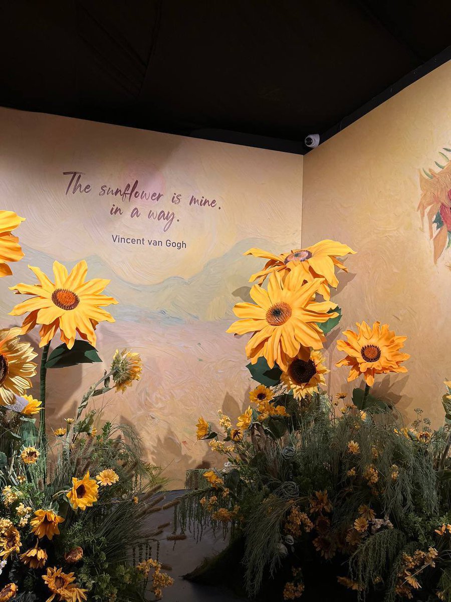 kamaghul's tweet photo. Tarikan terbaru dan menarik di Malaysia  🌌

Kalau minat classical arts and music macam Van Gogh, Beethoven, Mozart &amp; Monet boleh la bawak bestie or pasangan. Sumpah best!

📍Art &amp; Symphony — The Immersive Journey Exhibition https://t.co/it1GbNVoWp