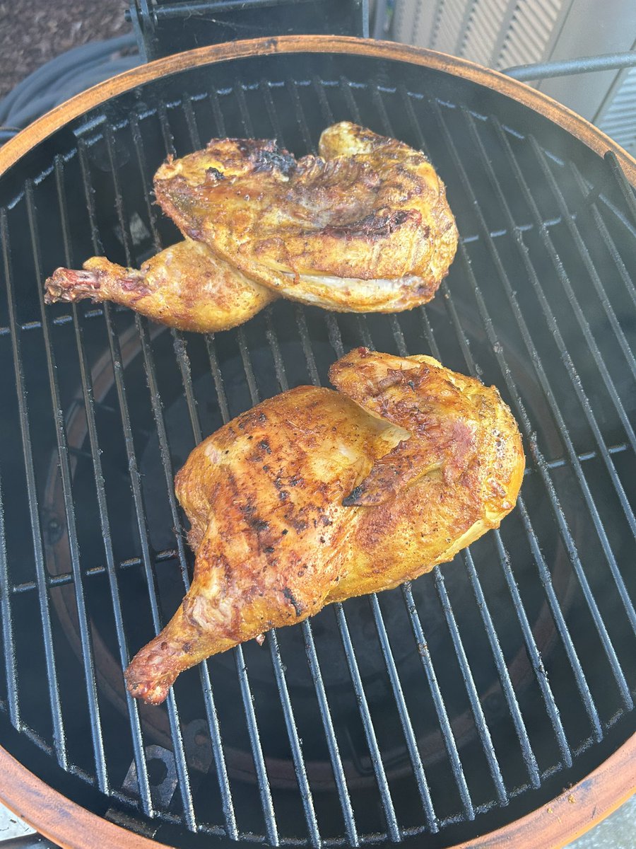 JIGomez89's tweet photo. Pollo asado on the @OklahomaJoes bronco #padresmeattwitter https://t.co/BIom2LzI9M