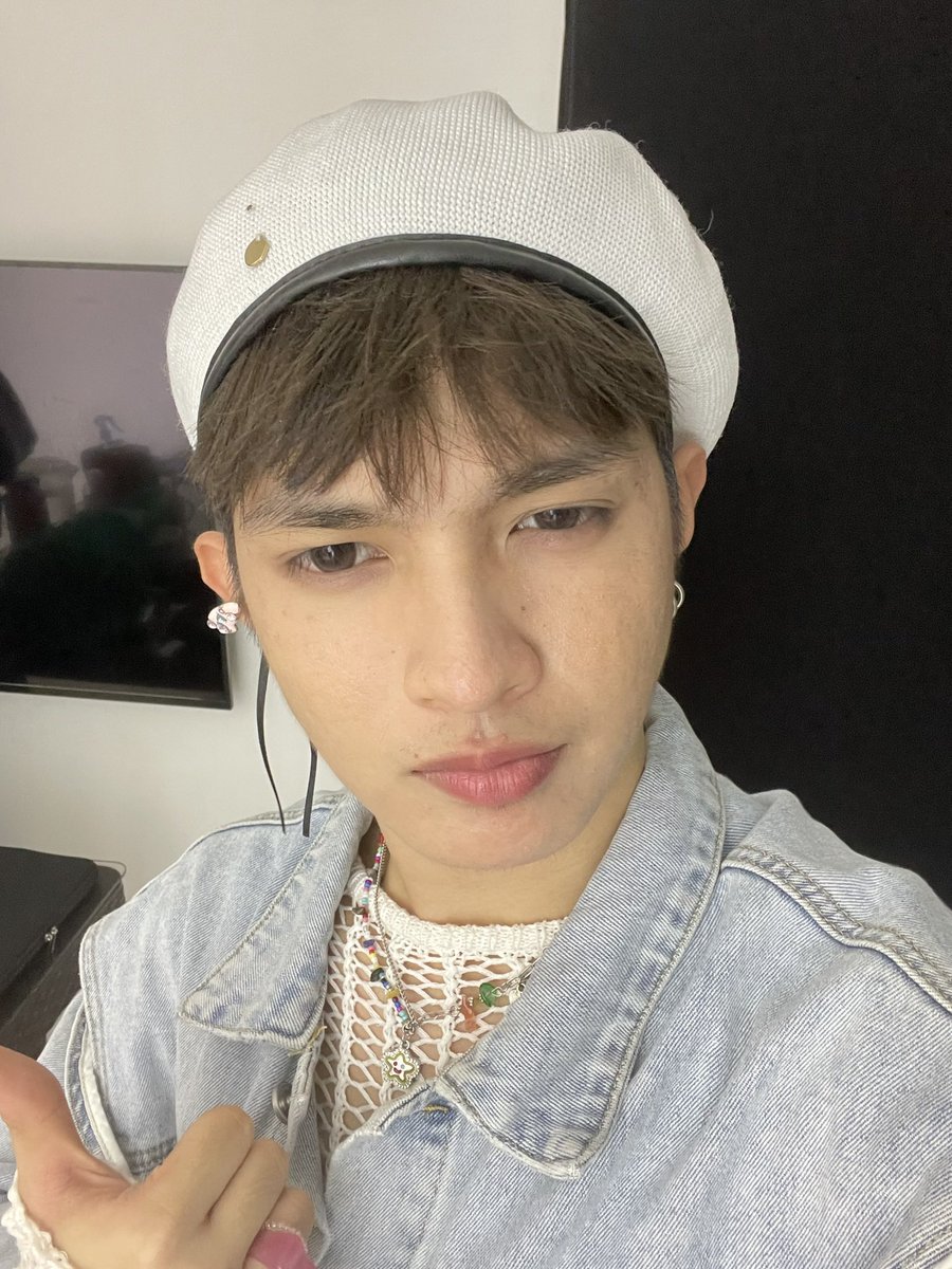 [☀️]

Hi Starburst 💫 Labasan na ng selfie samahan nyo naman ako ~

#SYNC_PEN #SYNCph 
#StarburstPasabogDay