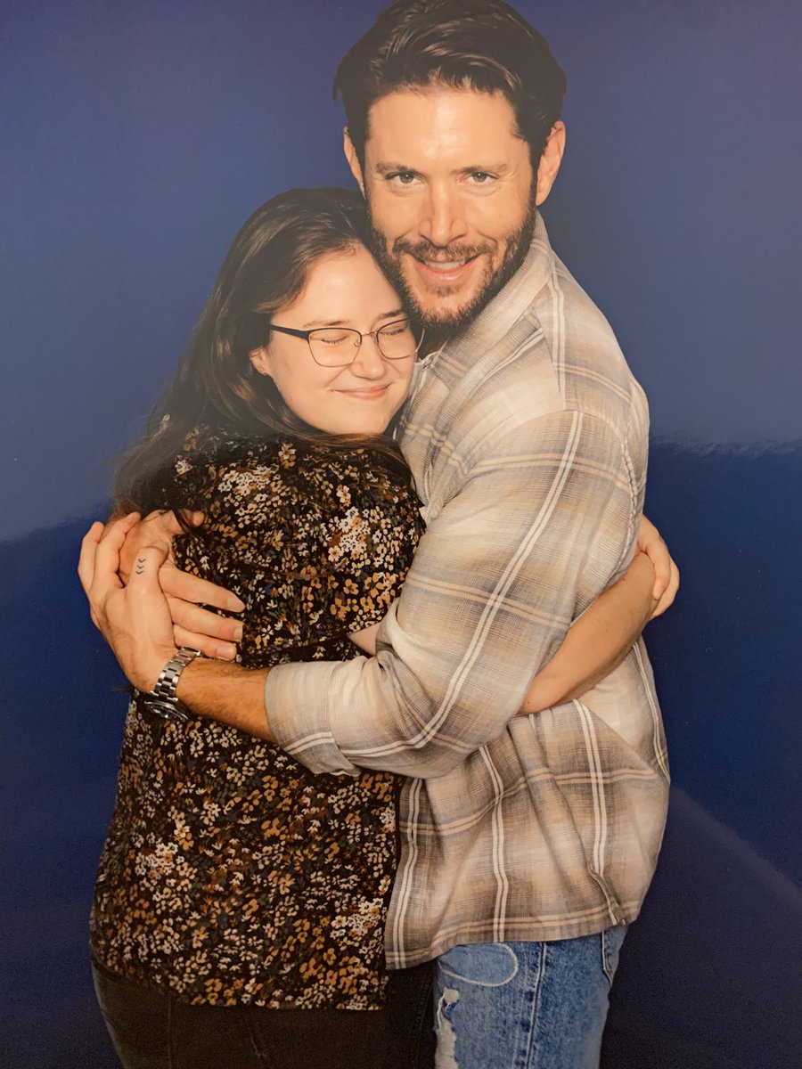 cremebrulecki's tweet photo. jensen was delightful and after he hugged me he said “you smell really good!” and i am so sorry but i simply will never get a compliment better than this ever again. in fact i may put it on my résumé 🥰 #creationdc #spndc https://t.co/bK3gUjpE1b