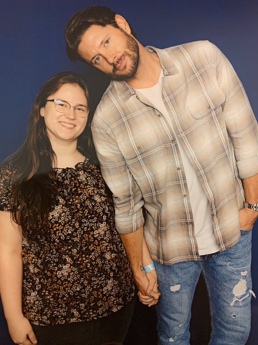 cremebrulecki's tweet photo. jensen was delightful and after he hugged me he said “you smell really good!” and i am so sorry but i simply will never get a compliment better than this ever again. in fact i may put it on my résumé 🥰 #creationdc #spndc https://t.co/bK3gUjpE1b