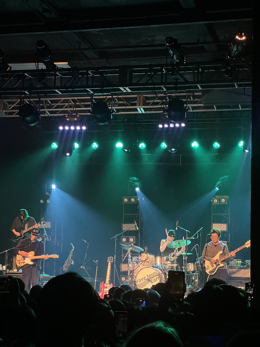 yikesspaghetti's tweet photo. wave to earth too good, but this venue was kinda poopoo because i couldn't even see the keyboardist with the pole in the way 😔 https://t.co/nWizCA2fFL