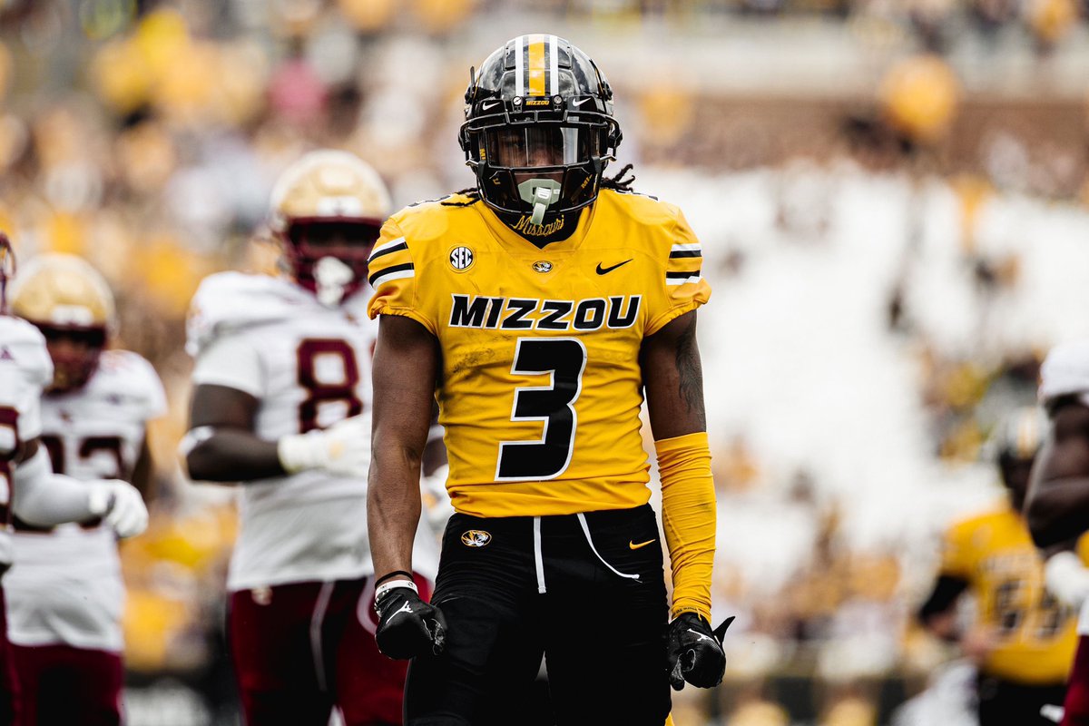 The two football teams in Missouri have collectively won 17 games in a row. Suffering from success. 🐯🏹