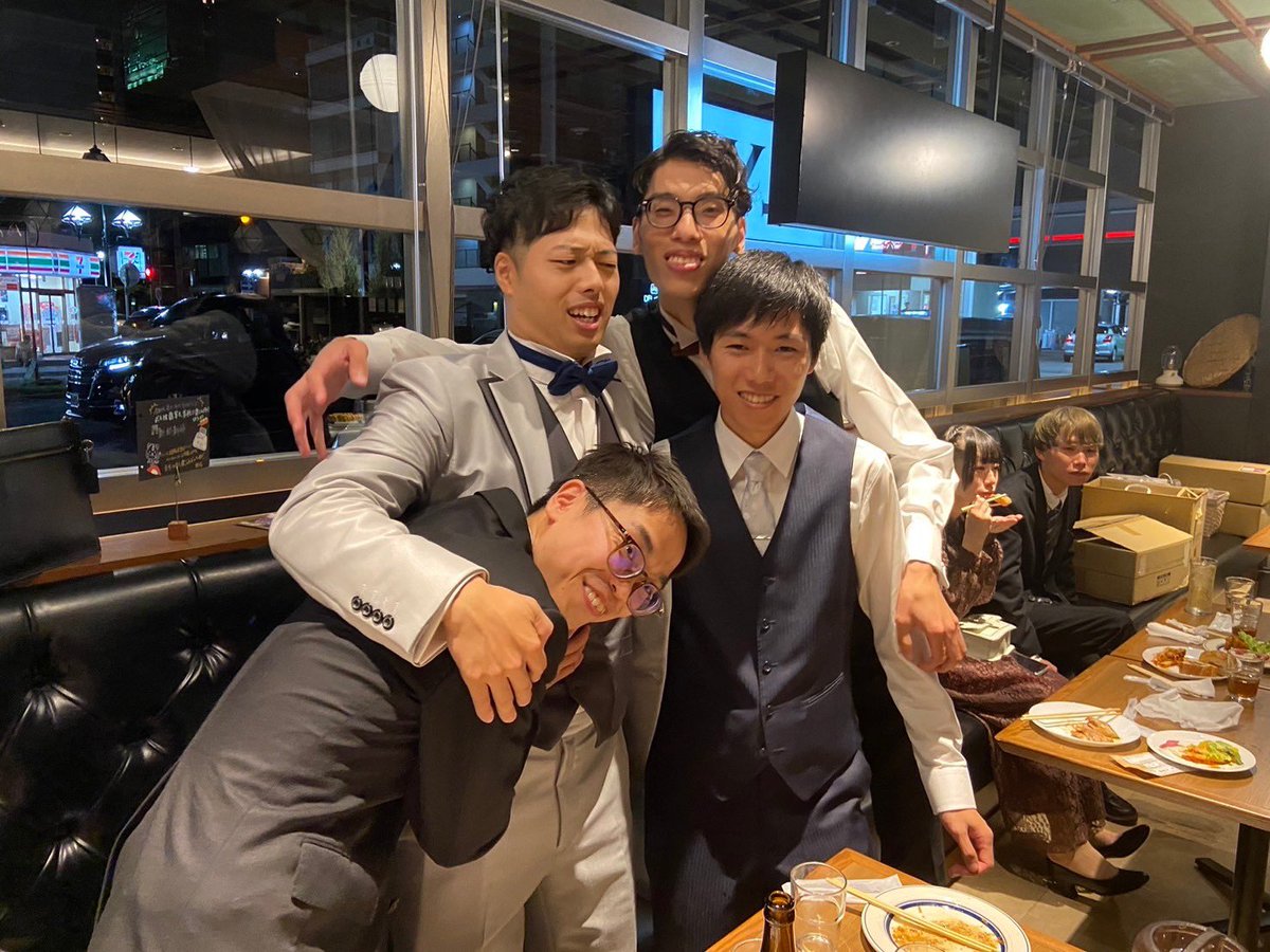 ats3160's tweet photo. 二次会には友人たちを呼びまくった結果会場パンパンになってしまった！
賑やかで楽しかったなぁ https://t.co/lTGf2ee432
