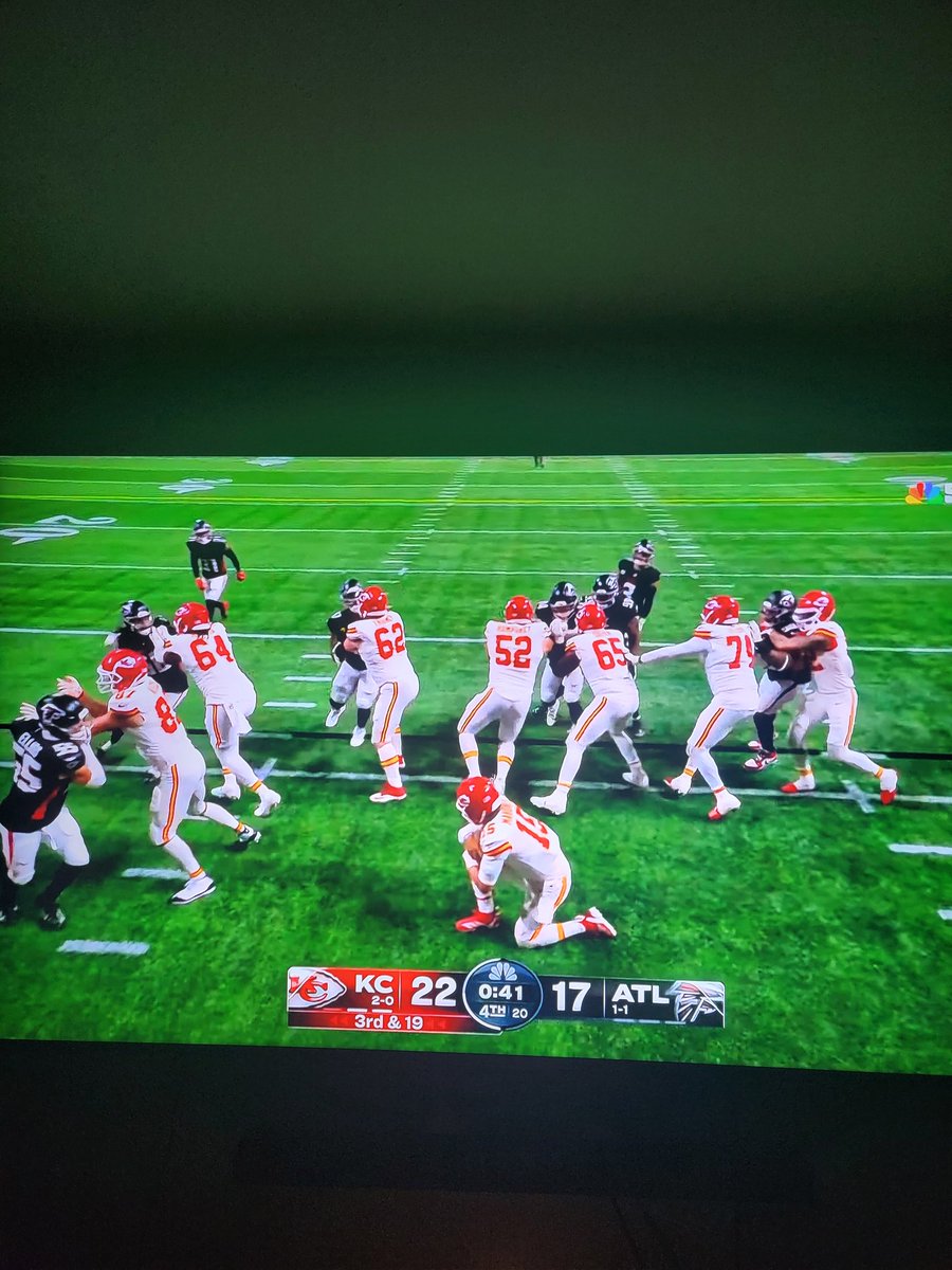 Ni4Ni2025's tweet photo. @Chiefs #1secondleft on the clock π€ The @nfl cheated the @AtlantaFalcons for 1 final play https://t.co/ZAxwJF9XwA