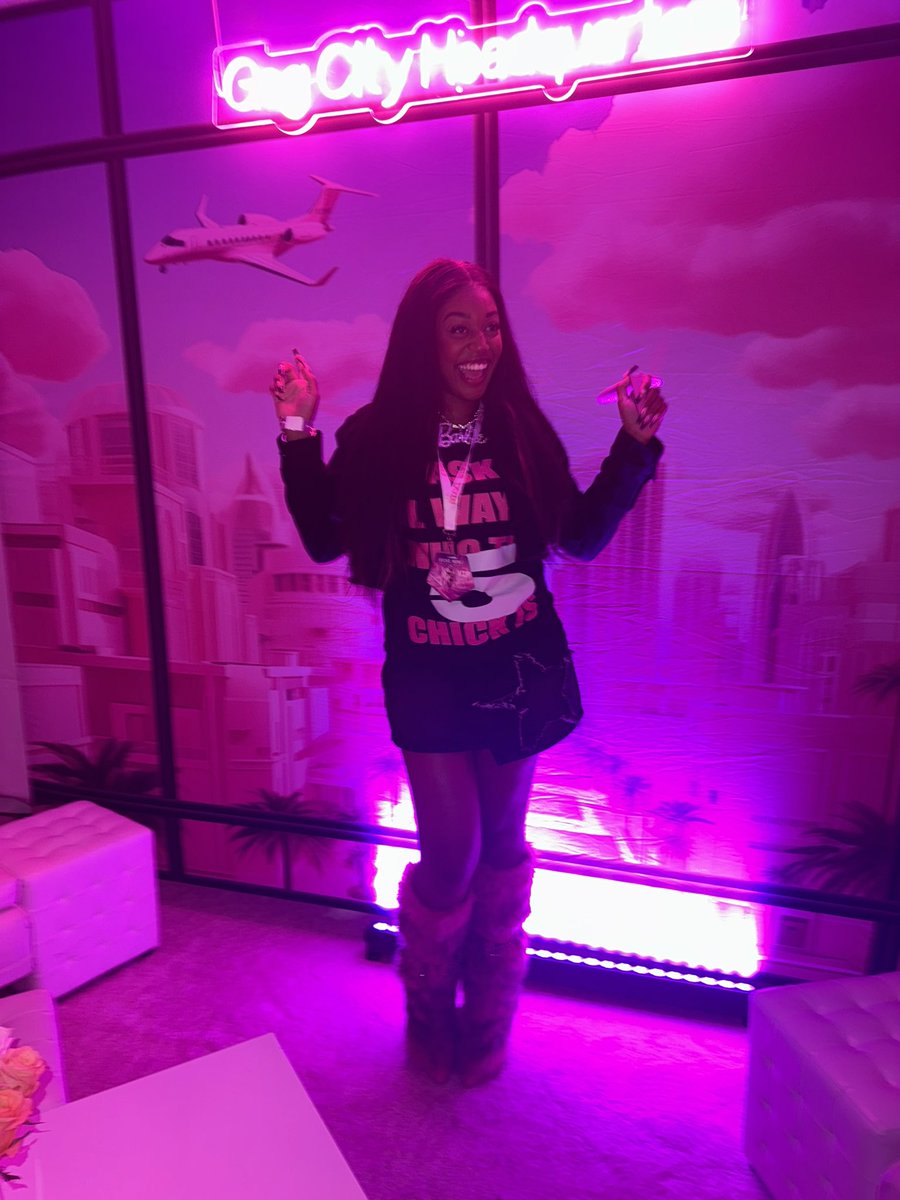 jadastokeees's tweet image. Ask Lil Wayne who the  b!tch is? 
💖🩷💞💕⭐️⭐️⭐️⭐️⭐️

#PinkFridayWorldTour
#GagCityInglewood
#PinkFriday2Tour 
#GagCity #NickiMinaj 
#GagCityReloaded
#PF2GagCityReloaded