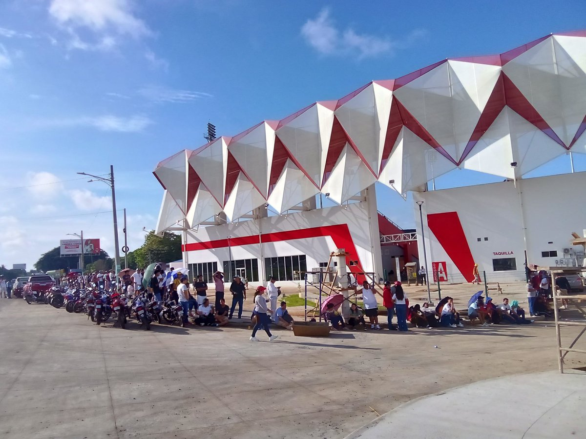 UVAraceliPerez's tweet photo. Inauguración del nuevo estadio de béisbol en la ciudad de León, #Nicaragua.
#AmoraNicaragua
#OrgulloDeMiPais https://t.co/pTAE5LqCT9