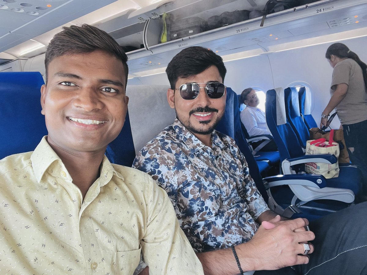 ikrishanbalwada's tweet photo. Fly ✈️ #PATNA to #KOLKATA for Business Development MEETING with our Hero Leader Mr. VIVEK CHAUDHRY Sir. Mission ONLY LAKE CITY #UDAIPUR BONANZA TARGET 🎯 

#krishanbalwada #royaldiamond #awpl https://t.co/Svo8yamClt