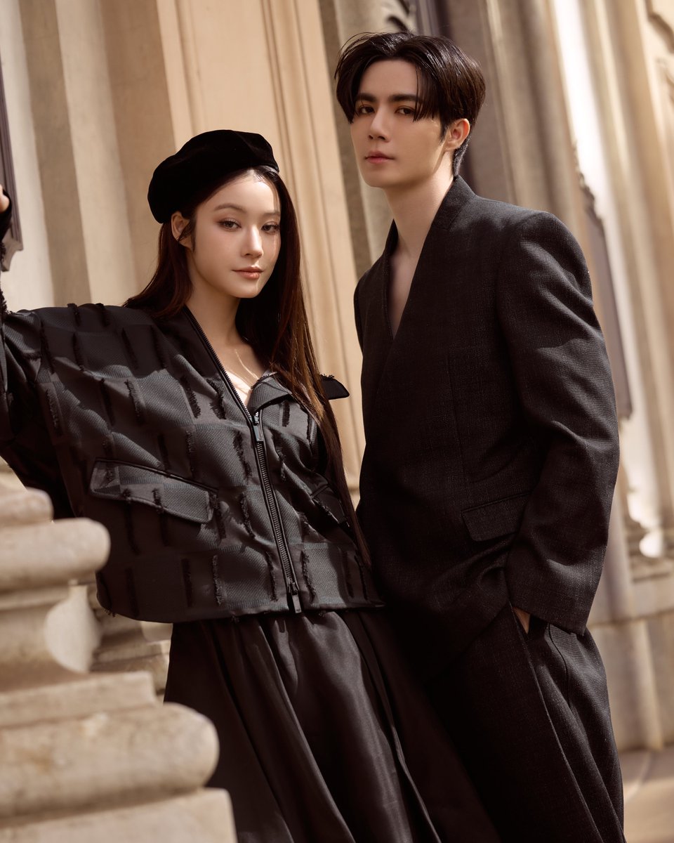 Bunterngonline's tweet photo. อีก Set เรียบแต่หรู! พาซูมดีเทลสตรีทลุค “ซี-พฤกษ์ พานิช” และ “น้ำตาล-ทิพนารี วีรวัฒโนดม” สวยหล่อ              โททัลลุคสไตล์ Empori Armani ที่โดดเด่นทั้งความเรียบแต่หรู น้อยแต่มากไปด้วยดีเทล ผสานกลิ่นอายความร่วมสมัย พร้อมพาเช็คอินอาณาจักร Armani ไม่ว่าจะเป็น Emporio Armani Caffè และ Armani Libri ซึ่งตั้งอยู่ในโรงแรมอาร์มานี มิลาน ประเทศอิตาลี ส่งท้ายทริป Milan Fashion Week - Emporio Armani คอลเลกชันสุภาพสตรี ประจำฤดูกาล Spring Summer 2025 
@EmporioArmani 
@Armani
@zee_pruk
@namtantipnaree
#EmporioArmani 
#EmporioArmaniTH
#ซีพฤกษ์ #ZeePruk 
#น้ำตาลทิพนารี #namtantipnaree

#บันเทิงไทยออนไลน์
#bunterngthaionline