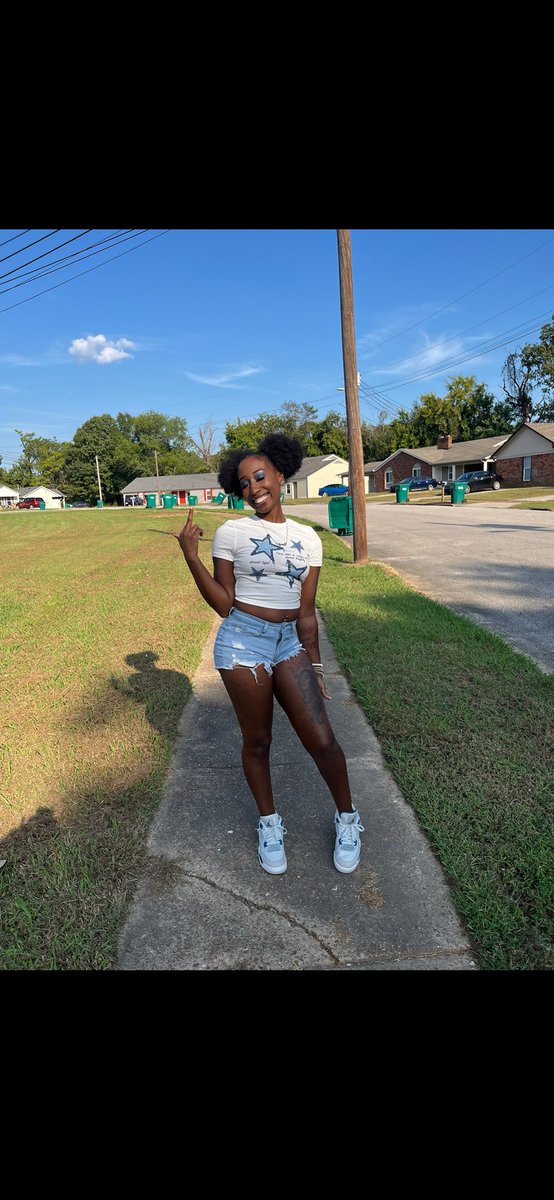 ari_xoxo7's tweet image. Pretty &amp;amp; Petite🤍🩵