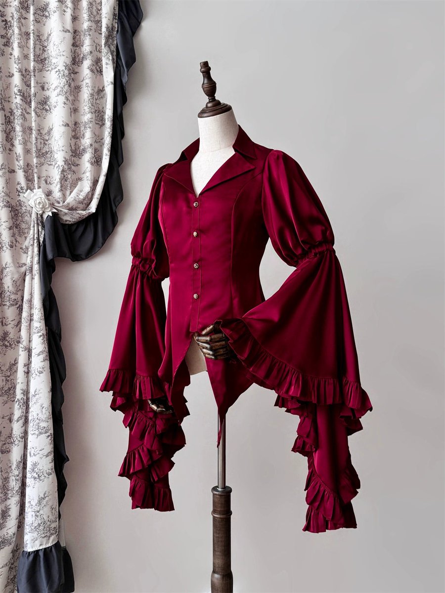 42lolita_'s tweet photo. Muppet Mind Ben~Dream, it's hard to find the right words to praise this one, but the waist-cinching design is truly impressive! 😍✨
Price: $40.99
Shop Link: https://t.co/QDHaGyeXW8
#42lolita #lolitaupdate #lolitashirt #lolitablouse #blackblouse #redblouse #egl #eglfashion https://t.co/IsK7AFrkmC