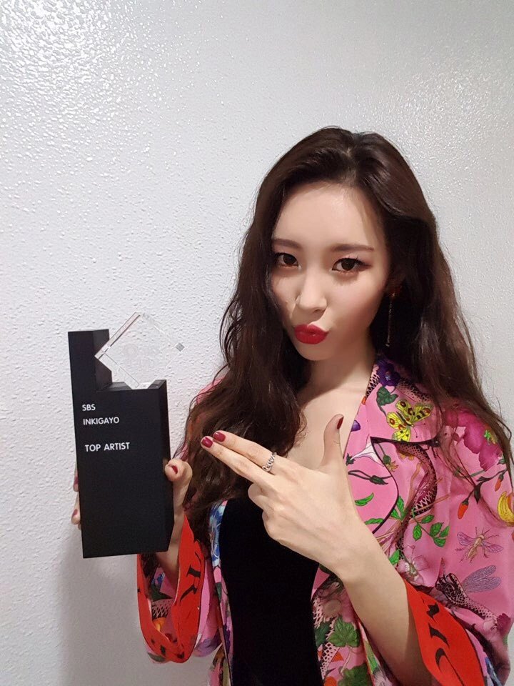 yyomivlog's tweet photo. ㅤ  ᅠ
⁺˳  ✾ Durante este #𝟸𝟸𝟬𝟵໒ྀི𝐟ǝs𝕥 me encuentro más que feliz y emocionada por presenciar el #𝐄nƙiꪀdᥣꫀ·𓊈𝖉e𝐛u𝕥𓊉 y obvio no pensaba perderme el #方面ː𝔻iᥣe𝕞mā ᬊ᭄ ⌒ ▒⃝ ♰ ㅤ  ᅠ
ㅤ  ᅠ https://t.co/7Z8PEQd2bD