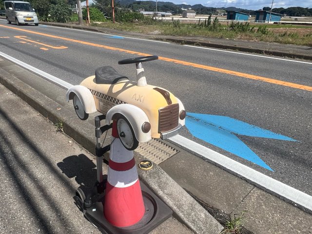 sumire_Papp's tweet photo. 前から来たかった取り壊し寸前の蔵を改装した旧車が集まるカフェ╰(*´︶`*)╯♡
街道沿いの白いtr4が目印 https://t.co/MPdkK6GeiT