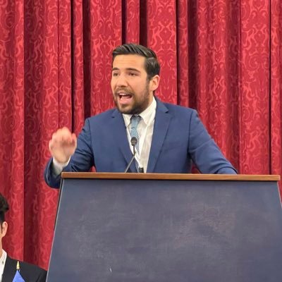 Pregunta directa:
<a href="/Luisfecalderonz/">Luis Felipe Calderon Zavala</a> Por qué te dicen el Moles?.😎