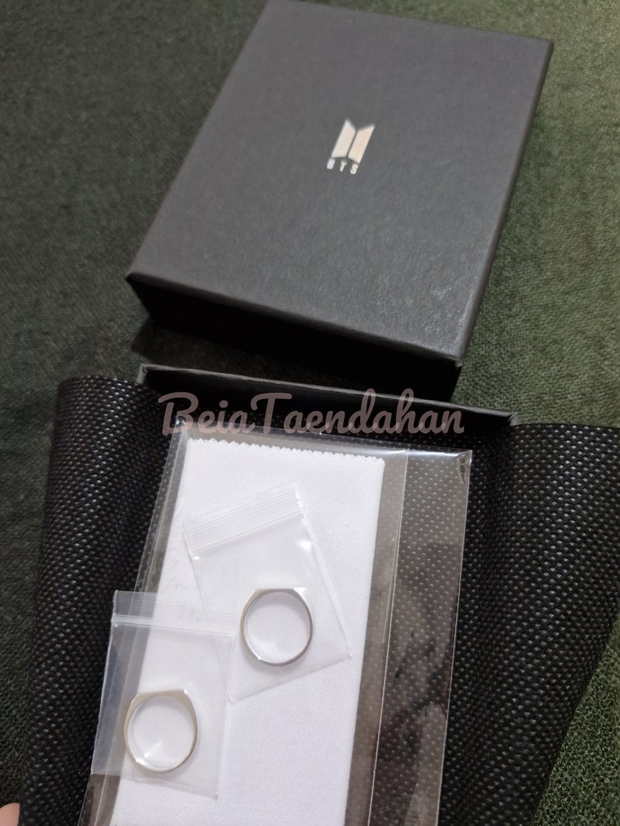 BeiaTaendahan's tweet photo. BTS MOTS Ring 
(ring and box only. No PCs)

PhP 490 + sf

MOP: bpi, bdo, gcash
DOP: 1 wk
MOD: ggx, sdd
Loc: Laguna

DM to reserve &amp; for more photos

#BeiaTaehyungOnhand
wts lfb ph https://t.co/HNfHpKzpb8