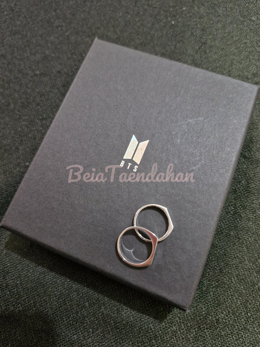BeiaTaendahan's tweet photo. BTS MOTS Ring 
(ring and box only. No PCs)

PhP 490 + sf

MOP: bpi, bdo, gcash
DOP: 1 wk
MOD: ggx, sdd
Loc: Laguna

DM to reserve &amp; for more photos

#BeiaTaehyungOnhand
wts lfb ph https://t.co/HNfHpKzpb8