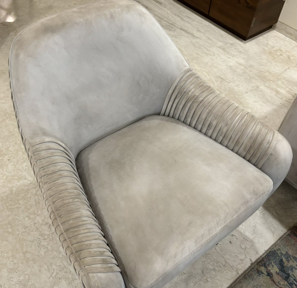 luvmaloo's tweet photo. @urbancompany_UC need urgent assistance on the goof up sofa cleaner did. I raised an incident with your support. I was told by the cleaner that UC doesn't allow scrubber hence used hand brush which has damaged my sofa entirely.

This was expensive sofa for us!

@abhirajbhal https://t.co/dR8fNGVdbA