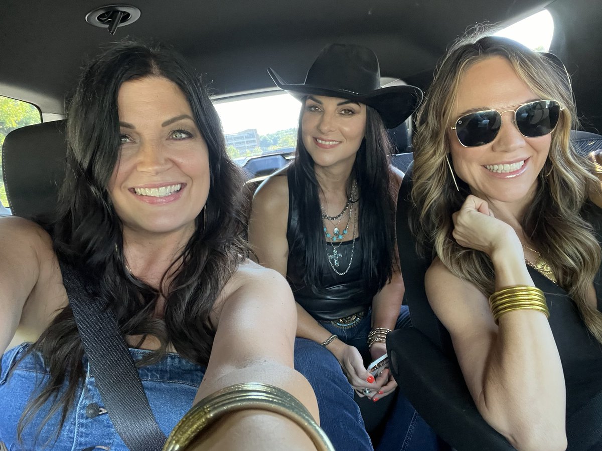 TANYA VANCE tweet media