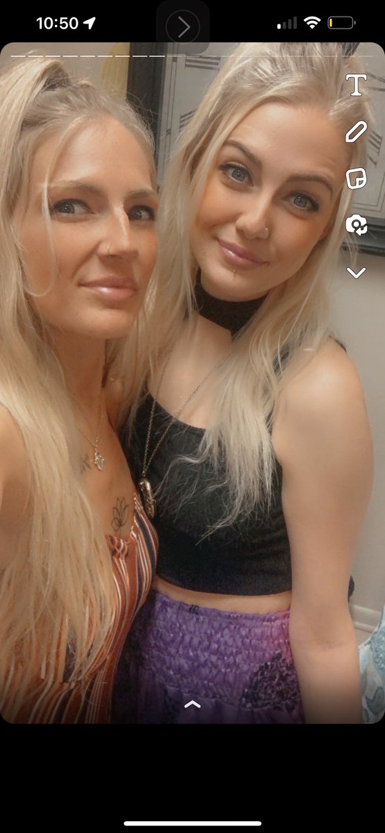 EmilyEv94's tweet photo. 3 years ago. So much has changed!! Me and my sister. We have gained so much happy weight!! I’m 150 now! https://t.co/FeVSXTeybA