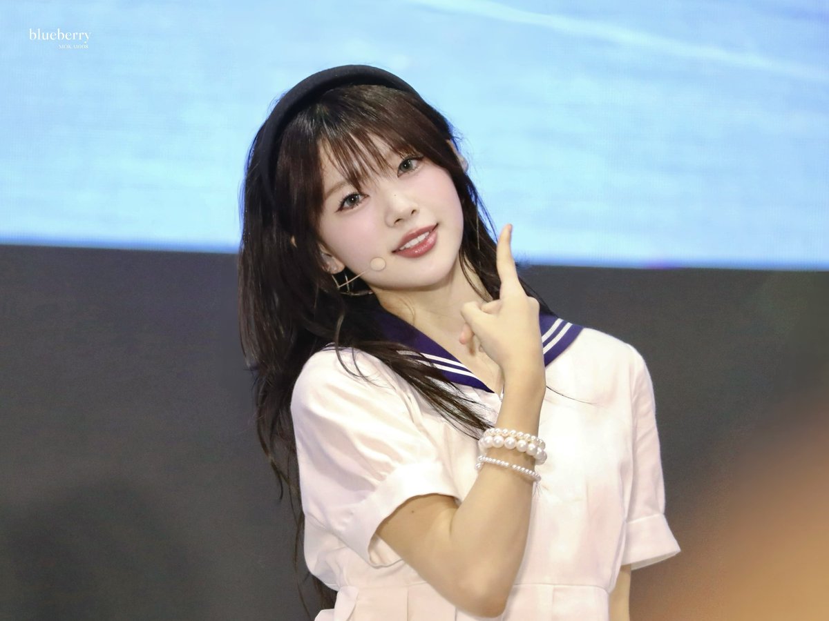 240922 😇
 
#모카 #モカ #MOKA 
#ILLIT #아일릿