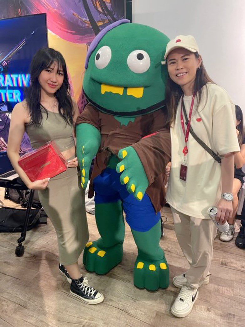 Zyane ⛩️🇸🇬 (@zyane_eth) on Twitter photo I throughly enjoyed my longer than 1 min chat — prob the average networking time for most events — with <a href="/antiiheroine/">Shae</a> and <a href="/resaang/">Resaang</a> at the <a href="/monprotocol/">MON Protocol 🐉 $MON</a> X <a href="/spiritdao/">Spirit DAO</a> event on Friday ❤️
Finally got a picture with <a href="/KevinDeRug/">Kevin de Rug</a> too 🤣 I throughly enjoyed my longer than 1 min chat — prob the average networking time for most events — with <a href="/antiiheroine/">Shae</a> and <a href="/resaang/">Resaang</a> at the <a href="/monprotocol/">MON Protocol 🐉 $MON</a> X <a href="/spiritdao/">Spirit DAO</a> event on Friday ❤️
Finally got a picture with <a href="/KevinDeRug/">Kevin de Rug</a> too 🤣