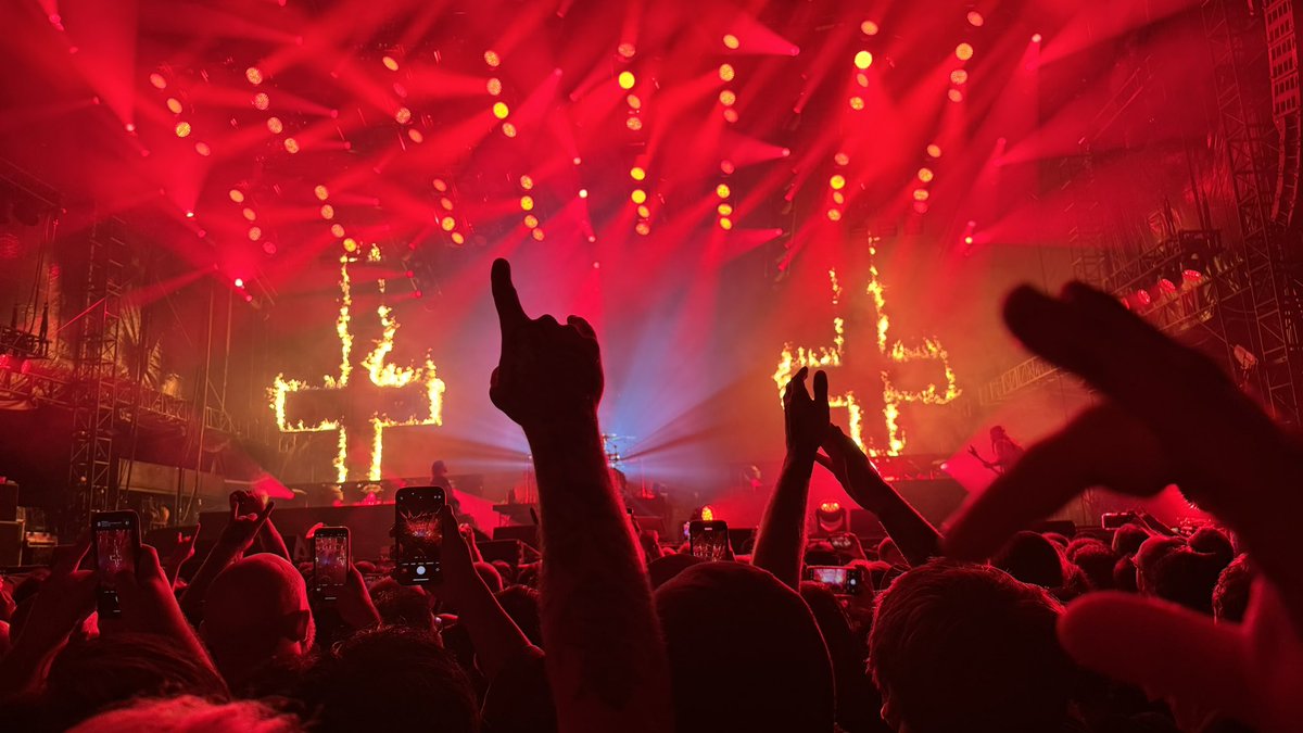 testa_dnr's tweet photo. Slayer is Slayer
余計なMCは無し、俺たちがいつ解散したたんだ？
と言わんばかりのいつもの「スレイヤー」

ありがとう....スレイヤーありがとう....😭😭😭 https://t.co/FtY1WEnqql