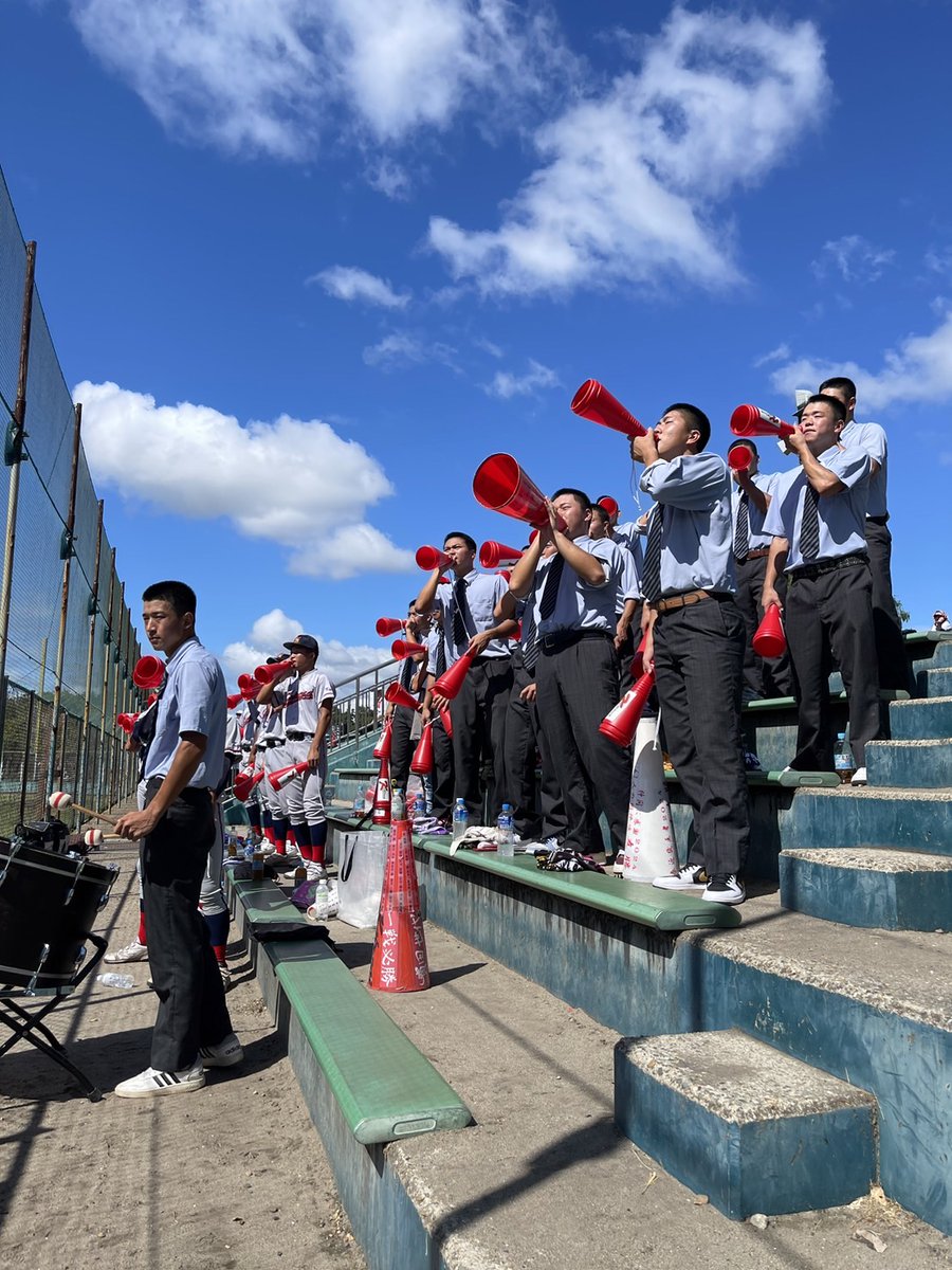 🔥京都外大西が京都国際に勝利🔥
秋季京都大会4回戦

京都外大西
100 000 000 02 =3
010 000 000 01 =2
京都国際

去年秋、今年春、今年夏と決勝で対決した両校の対戦は、延長タイブレークで外大西が勝利！
11回に押し出し四球と犠牲フライ2点を挙げると、その裏の京都国際の反撃を1点に抑えました！