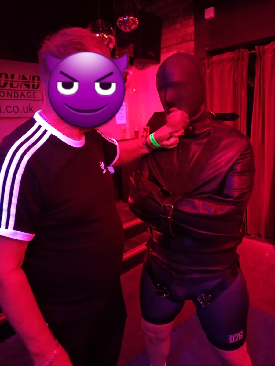 MrSteelBelt's tweet photo. A tug of my beard from my good friend, doesn't take me long to get into the right mood! And the neoprene hood was amazing, completely dark but so loud π€€ great night. @mancsbound
#mancsbound
#bondage
#straightjacket
#leather
#neoprenehood
#MrSLeather https://t.co/6yoBQpWJ1n