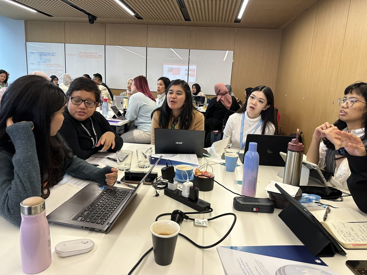 S_Akbarzadeh's tweet photo. Indonesian women in the security sector hard at work, designing policy for women leadership @AustraliaAwards @Deakin_ADI  @Deakin https://t.co/W5ib9yG5Il