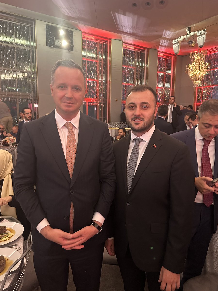 TİKA Başkanımız Sn. Serkan KAYALAR Beyefendi ile Birleşmiş Milletlerdeki yoğun programları sırasında kıymetli bir hatıra..

Her şey bir tebessüm için <a href="/Tika_Turkiye/">TİKA</a> 🇹🇷