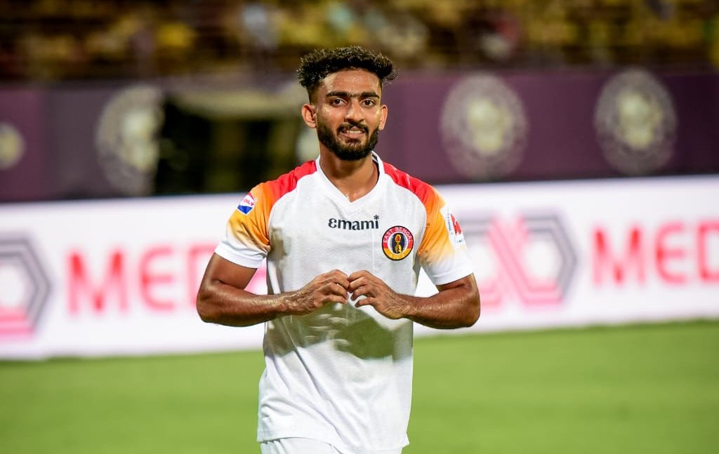 ebfchistory's tweet image. P. V. Vishnu scored his 2nd goal in the Indian Super League for 🔴🟡

Vishnu has been on the rise since last season and now he is knocking on the doors of the first eleven.

Vishnu for 🔴🟡 —
👕 46 matches
⚽ 13 goals
🅰️ 07 assists

#ISL #EastBengalFC #KBFCEBFC